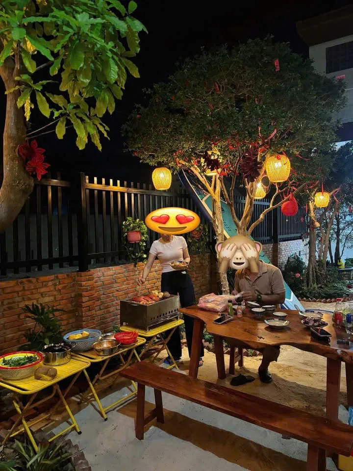 Bữa tiệc nướng hải sản ấm cúng sát bờ biển