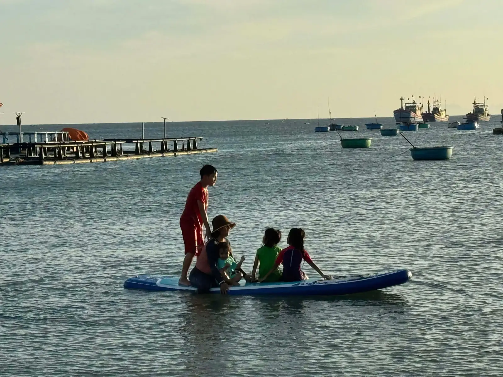Dịch vụ chèo Sup trải nghiệm tại Hòn Đỏ Sea